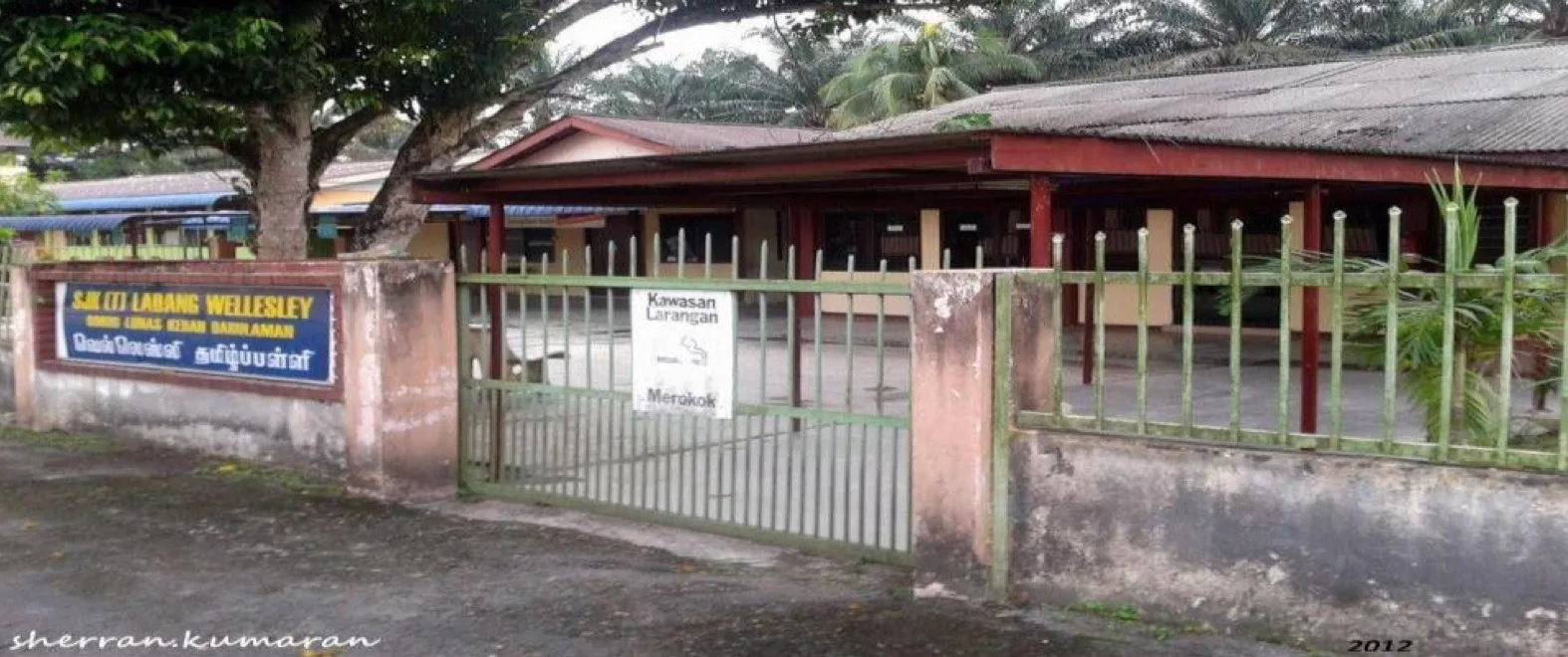 The gate and single-storey old building of SJK(T) Ladang Wellesley in 2012